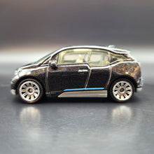 Load image into Gallery viewer, Matchbox 2017 &#39;15 BMW i3 Black #5 MBX Adventure City
