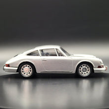 Load image into Gallery viewer, Vitesse 1964 Porsche 911S Coupe Silver #016 1:43 Die Cast Model
