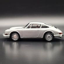 Load image into Gallery viewer, Vitesse 1964 Porsche 911S Coupe Silver #016 1:43 Die Cast Model
