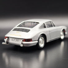 Load image into Gallery viewer, Vitesse 1964 Porsche 911S Coupe Silver #016 1:43 Die Cast Model
