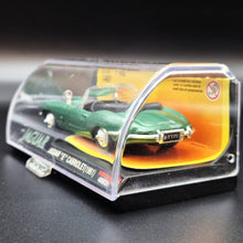 Load image into Gallery viewer, New-Ray 1961 Jaguar E Type Cabriolet Green #48839 1:43 Die Cast Model
