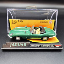 Load image into Gallery viewer, New-Ray 1961 Jaguar E Type Cabriolet Green #48839 1:43 Die Cast Model
