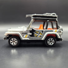 Load image into Gallery viewer, Matchbox 2014 Jeep Wrangler 1998 Chrome Jungle Recon 5 Pack Exclusive
