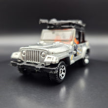 Load image into Gallery viewer, Matchbox 2014 Jeep Wrangler 1998 Chrome Jungle Recon 5 Pack Exclusive
