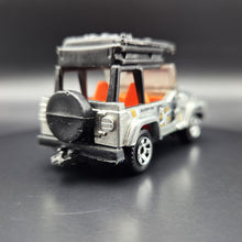 Load image into Gallery viewer, Matchbox 2014 Jeep Wrangler 1998 Chrome Jungle Recon 5 Pack Exclusive
