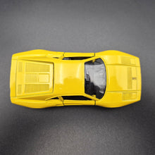 Load image into Gallery viewer, Maisto 1987 Ferrari 288 GTO Yellow 1:36 Shell Collezione Die Cast Car
