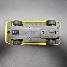 Load image into Gallery viewer, Maisto 1987 Ferrari 288 GTO Yellow 1:36 Shell Collezione Die Cast Car
