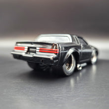 Load image into Gallery viewer, Maisto 1987 Buick GNX Black #04 Muscle Machines 1:64
