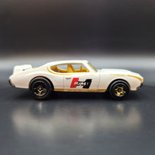 Load image into Gallery viewer, Hot Wheels 2012 Oldsmobile 442 Pearl White HW Performance 5/10
