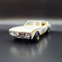 Load image into Gallery viewer, Hot Wheels 2012 Oldsmobile 442 Pearl White HW Performance 5/10
