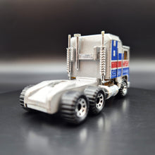 Load image into Gallery viewer, Matchbox 1984 Kenworth Aerodyne Silver Convoy CY-2 NASA

