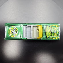 Load image into Gallery viewer, Hot Wheels 2001 &#39;59 Caddy (1959 Cadillac Eldorado) Green #79 Monsters 3/4
