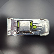 Load image into Gallery viewer, Hot Wheels 2020 Maximum Leeway Chrome HW Glow Wheels 5 Pack Exclusive
