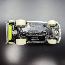 Load image into Gallery viewer, Hot Wheels 2020 Maximum Leeway Chrome HW Glow Wheels 5 Pack Exclusive
