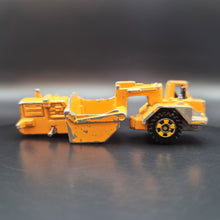 Load image into Gallery viewer, Tomica 1979 Komatsu Motor Scraper WS16 Orange #32 1:165

