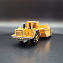 Load image into Gallery viewer, Tomica 1979 Komatsu Motor Scraper WS16 Orange #32 1:165

