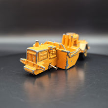 Load image into Gallery viewer, Tomica 1979 Komatsu Motor Scraper WS16 Orange #32 1:165
