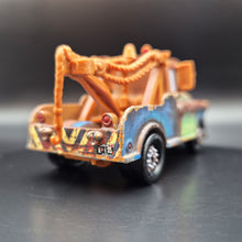 Load image into Gallery viewer, Disney Pixar Cars 3 - Mater - Diecast Tow Truck 1:55
