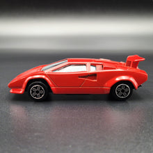 Load image into Gallery viewer, Bburago 1990 Lamborghini Countach 500 S Red #4137 1:43 Die Cast 4100 Series

