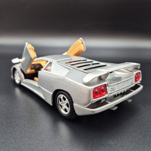 Load image into Gallery viewer, 1995 Lamborghini Diablo VT Silver 1:24 Die Cast Car
