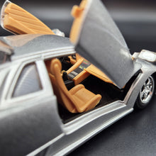 Load image into Gallery viewer, 1995 Lamborghini Diablo VT Silver 1:24 Die Cast Car
