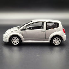 Load image into Gallery viewer, Welly 2003 Citroen C2 Silver #42351 1:36 Collection Series

