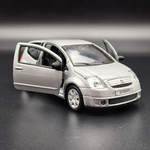 Load image into Gallery viewer, Welly 2003 Citroen C2 Silver #42351 1:36 Collection Series
