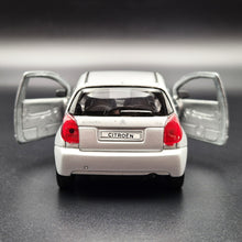 Load image into Gallery viewer, Welly 2003 Citroen C2 Silver #42351 1:36 Collection Series
