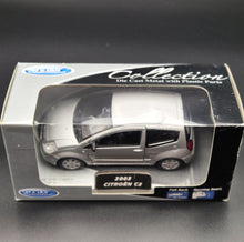 Load image into Gallery viewer, Welly 2003 Citroen C2 Silver #42351 1:36 Collection Series

