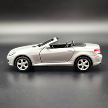 Load image into Gallery viewer, Welly 2010 Mercedes-Benz SLK 350 Silver #42358 1:36 Collection Series
