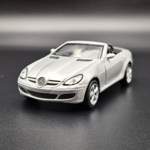 Load image into Gallery viewer, Welly 2010 Mercedes-Benz SLK 350 Silver #42358 1:36 Collection Series
