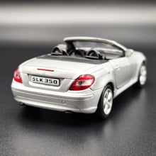 Load image into Gallery viewer, Welly 2010 Mercedes-Benz SLK 350 Silver #42358 1:36 Collection Series

