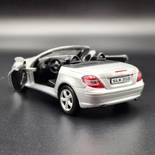 Load image into Gallery viewer, Welly 2010 Mercedes-Benz SLK 350 Silver #42358 1:36 Collection Series

