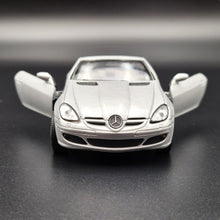 Load image into Gallery viewer, Welly 2010 Mercedes-Benz SLK 350 Silver #42358 1:36 Collection Series

