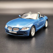 Load image into Gallery viewer, Welly 2008 BMW Z4 Convertible Blue #2328 1:36 Collection Series

