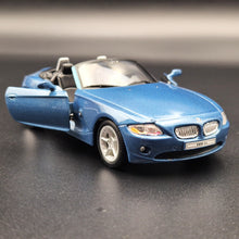 Load image into Gallery viewer, Welly 2008 BMW Z4 Convertible Blue #2328 1:36 Collection Series
