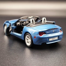 Load image into Gallery viewer, Welly 2008 BMW Z4 Convertible Blue #2328 1:36 Collection Series
