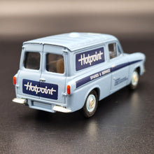 Load image into Gallery viewer, Vanguards 1960 Ford Thames 307E Anglia Van Hotpoint Spares &amp; Service #VA4002 1:43 1950-60&#39;s Classic Vehicles
