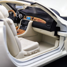 Load image into Gallery viewer, Welly 2005 Lexus SC430 Convertible #2518 Pearl White 1:18 Die Cast Car
