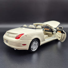 Load image into Gallery viewer, Welly 2005 Lexus SC430 Convertible #2518 Pearl White 1:18 Die Cast Car
