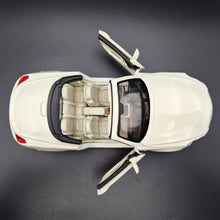 Load image into Gallery viewer, Welly 2005 Lexus SC430 Convertible #2518 Pearl White 1:18 Die Cast Car
