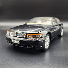 Load image into Gallery viewer, Welly 2002 BMW 745i #2512 Black 1:18 Die Cast Car

