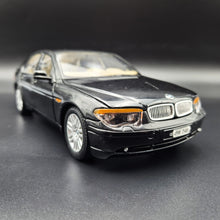 Load image into Gallery viewer, Welly 2002 BMW 745i #2512 Black 1:18 Die Cast Car

