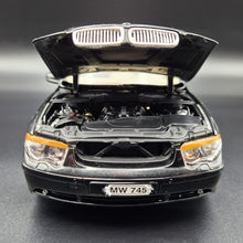 Load image into Gallery viewer, Welly 2002 BMW 745i #2512 Black 1:18 Die Cast Car
