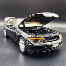 Load image into Gallery viewer, Welly 2002 BMW 745i #2512 Black 1:18 Die Cast Car
