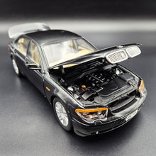 Load image into Gallery viewer, Welly 2002 BMW 745i #2512 Black 1:18 Die Cast Car
