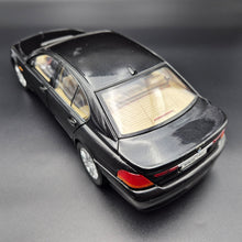 Load image into Gallery viewer, Welly 2002 BMW 745i #2512 Black 1:18 Die Cast Car
