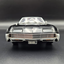 Load image into Gallery viewer, Road Signature 1966 Oldsmobile Tornado Black #92718 1:18 Die Cast Car
