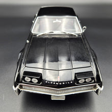 Load image into Gallery viewer, Road Signature 1966 Oldsmobile Tornado Black #92718 1:18 Die Cast Car
