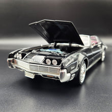 Load image into Gallery viewer, Road Signature 1966 Oldsmobile Tornado Black #92718 1:18 Die Cast Car
